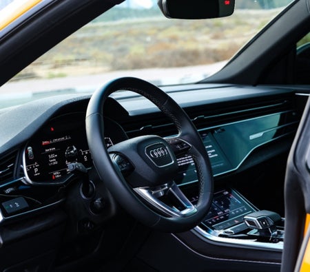 AUDI Q8 2021