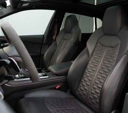 AUDI Q8 2025
