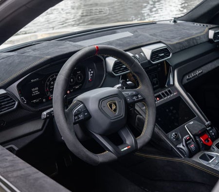 LAMBORGHINI URUS 2023