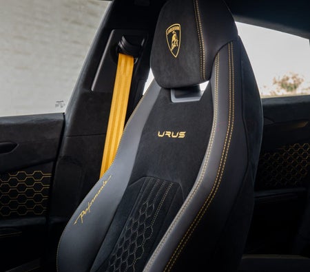 LAMBORGHINI URUS 2023