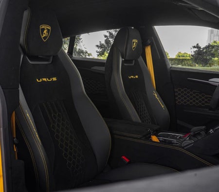 LAMBORGHINI URUS 2023