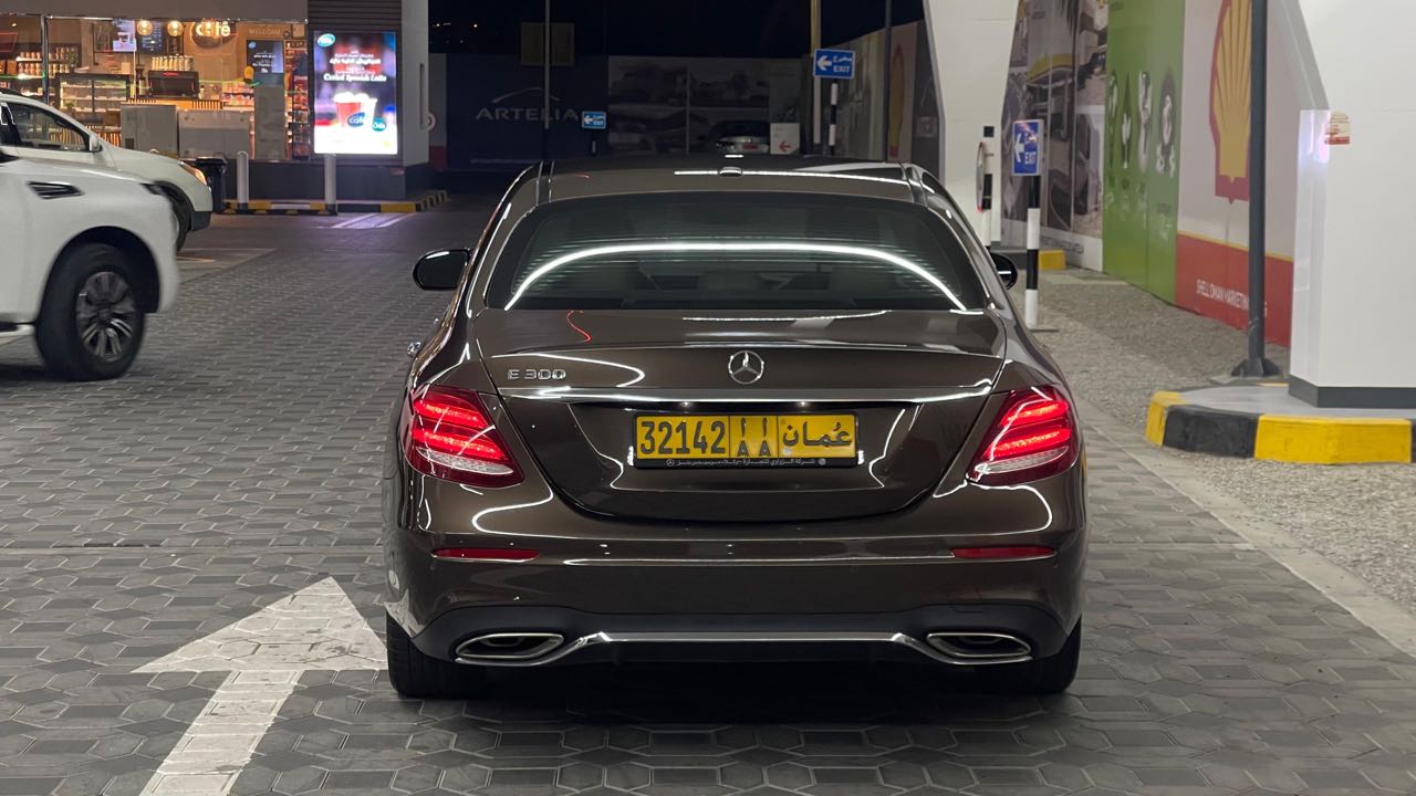 Car Image 2017 MERCEDES E Class 300
