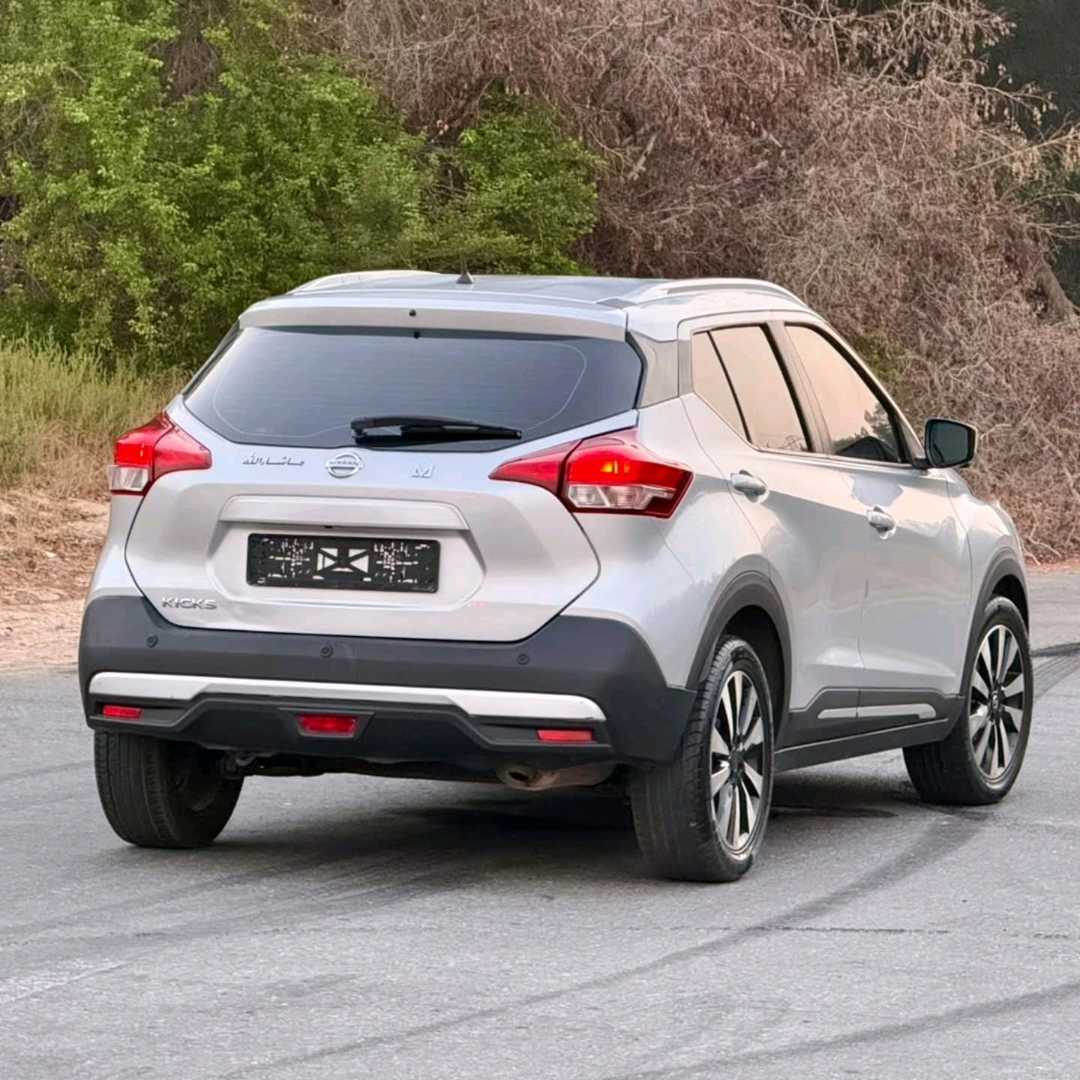 Car Image 2019 NISSAN KICKS 