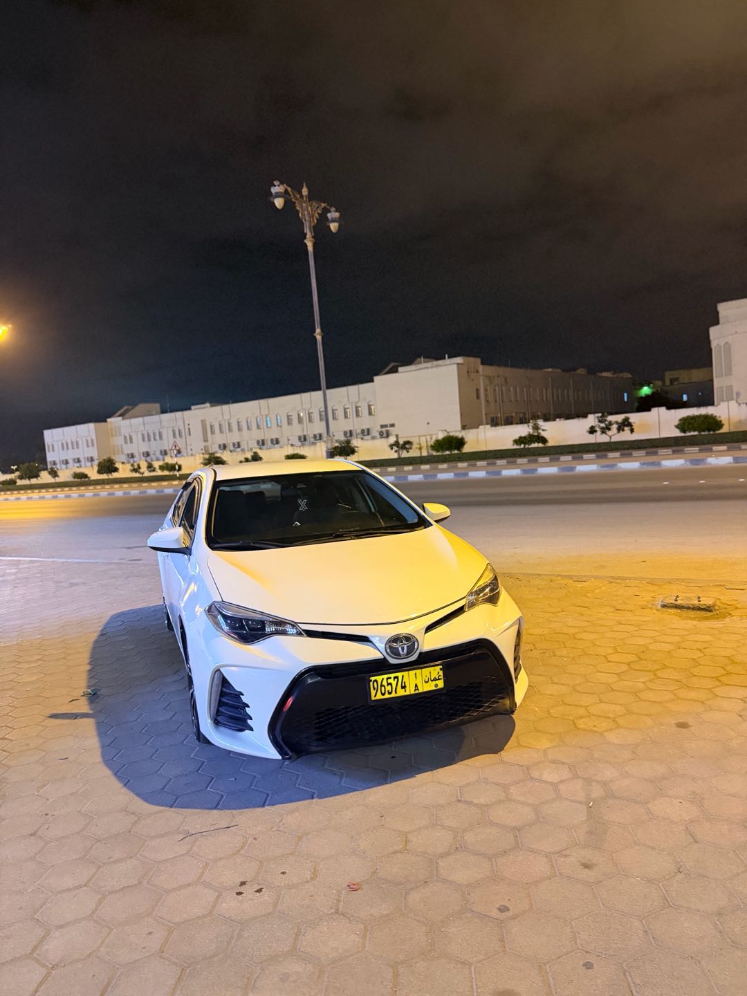 Car Image 2017 TOYOTA COROLLA LE