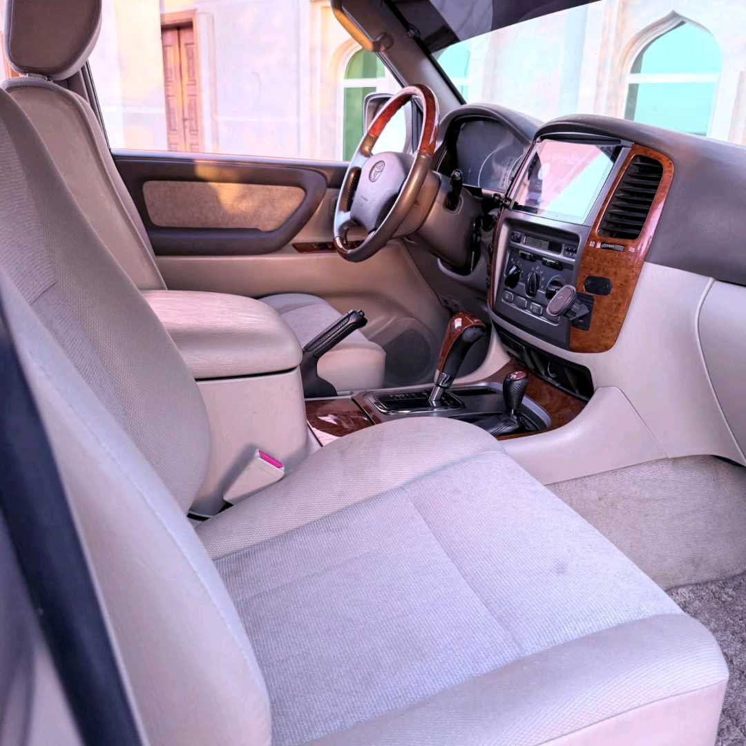 Car Image 2005 TOYOTA LAND CRUISER GX.R