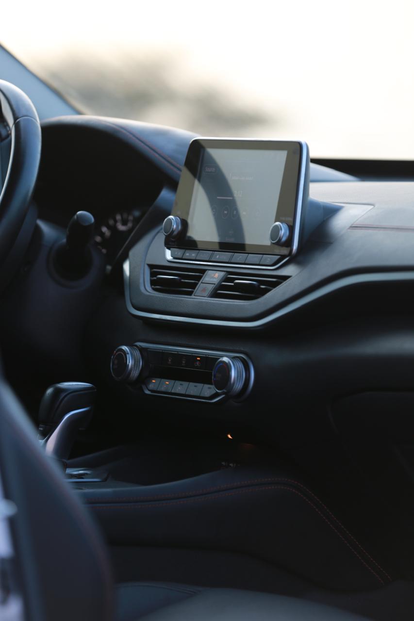 Car Image 2019 NISSAN ALTIMA SR