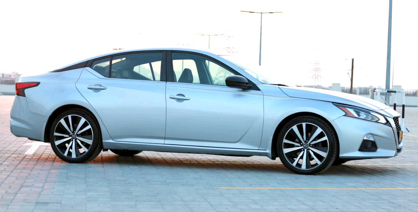 Car Image 2019 NISSAN ALTIMA SR