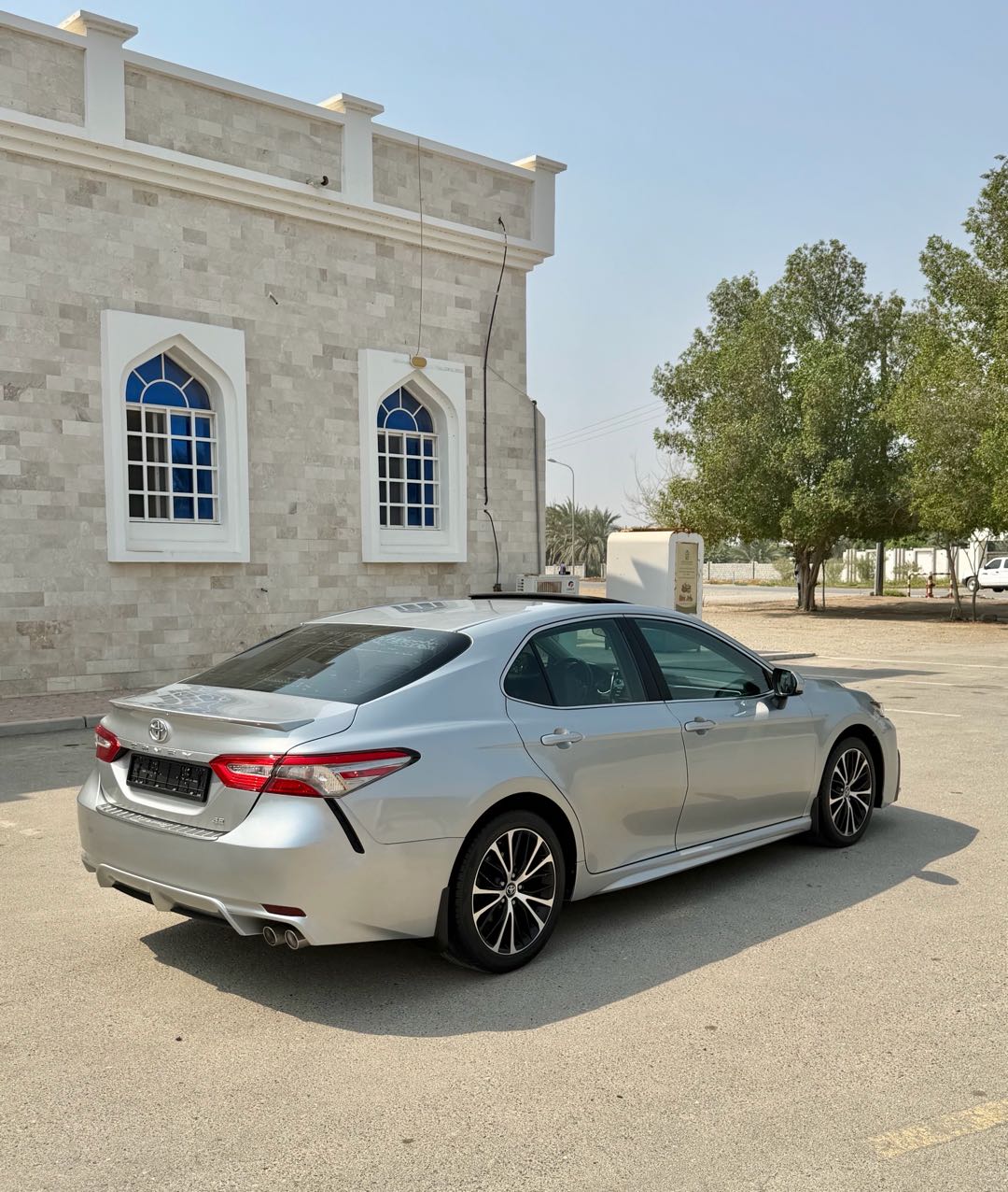 Car Image 2018 TOYOTA CAMRY SE