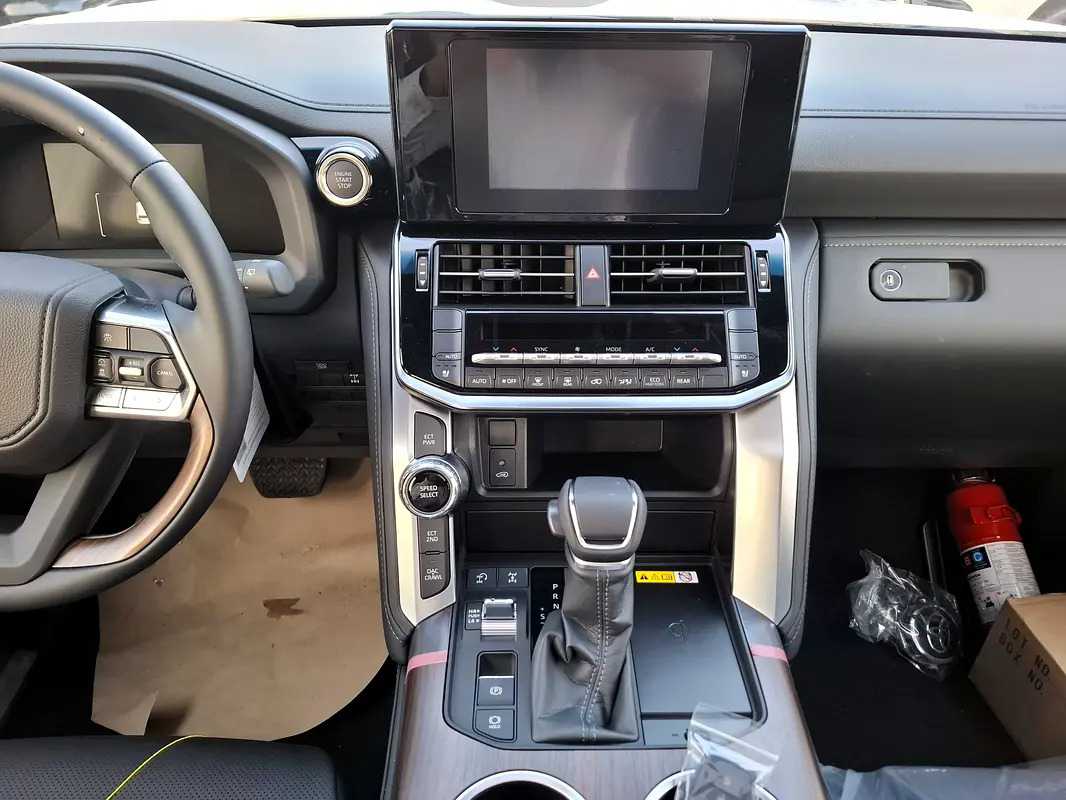 Car Image 2026 TOYOTA LAND CRUISER GX.R