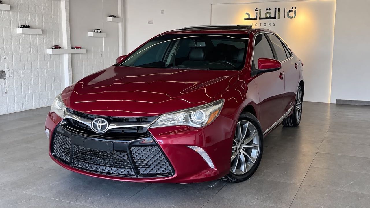 Car Image 2015 TOYOTA CAMRY XSE