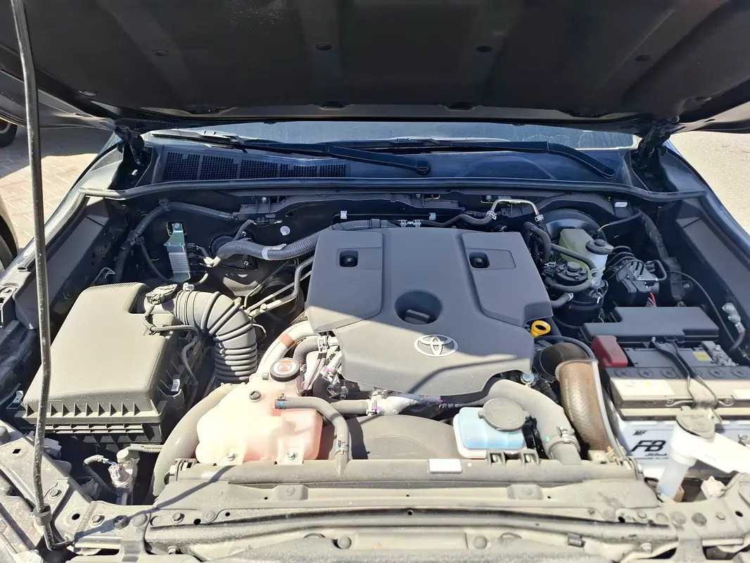 Car Image 2025 TOYOTA HILUX SR5