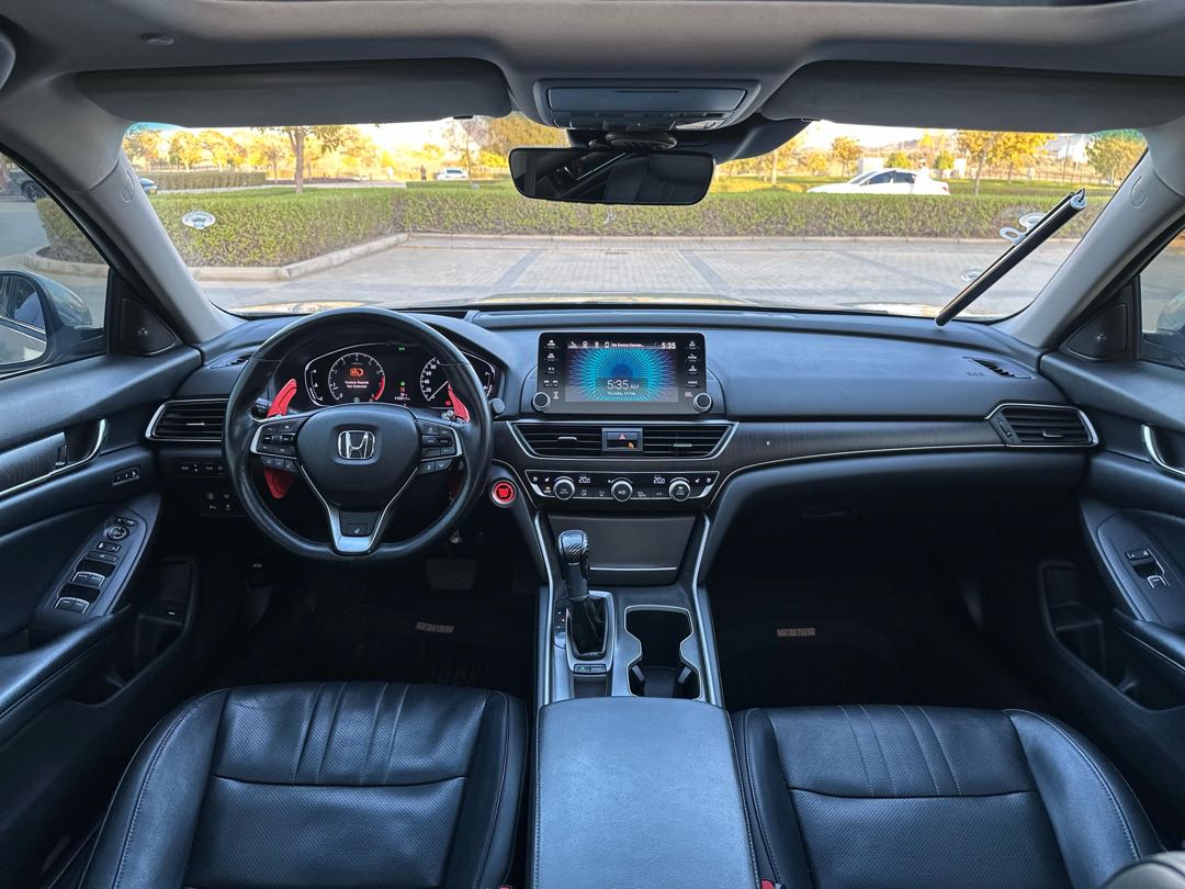 Car Image 2018 HONDA ACCORD TOURING