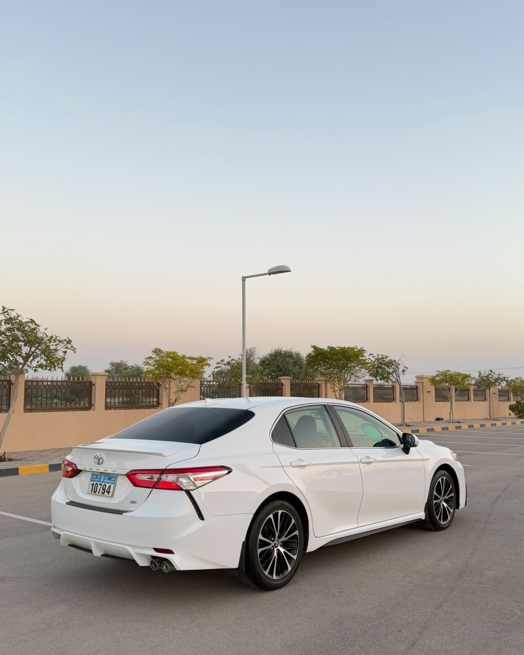 Car Image 2019 TOYOTA CAMRY SE