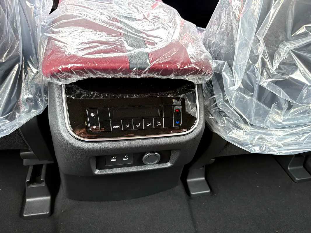 Car Image 2026 NISSAN PATROL Platinum