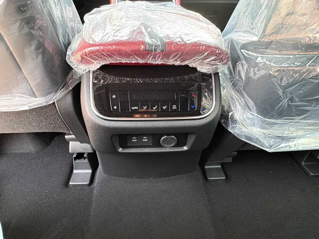 Car Image 2026 NISSAN PATROL Platinum