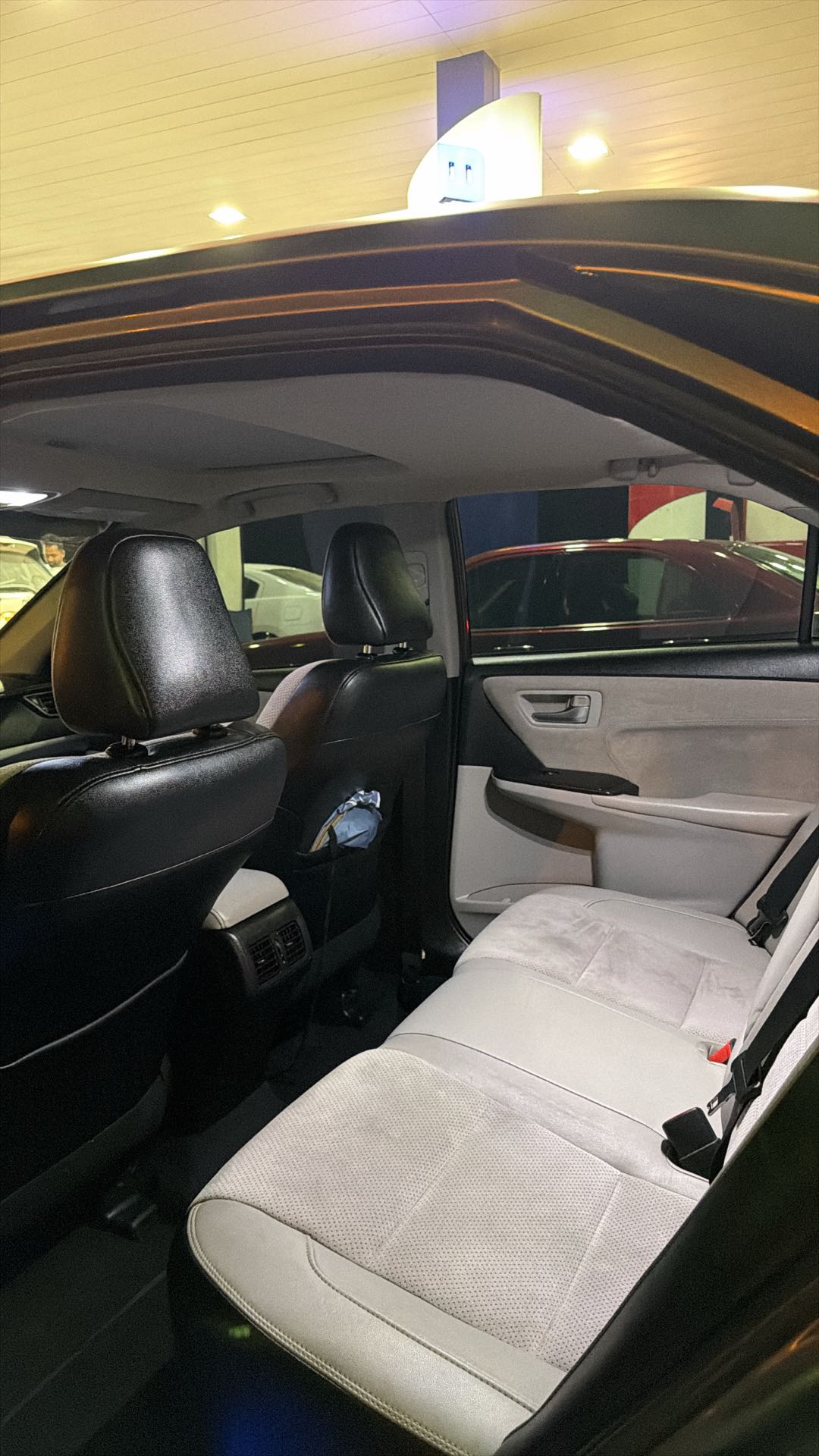Car Image 2016 TOYOTA CAMRY XSE