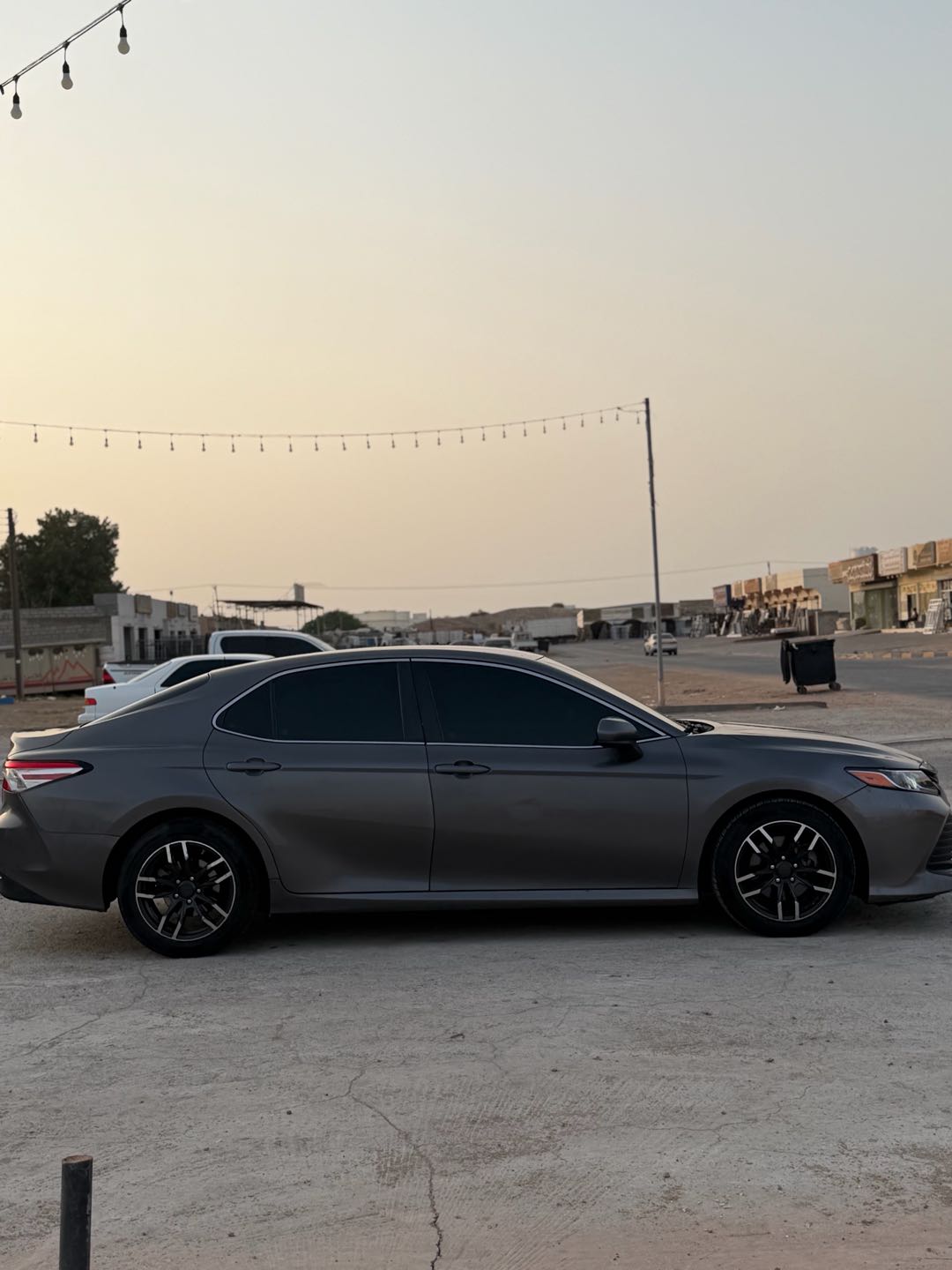 Car Image 2018 TOYOTA CAMRY LE