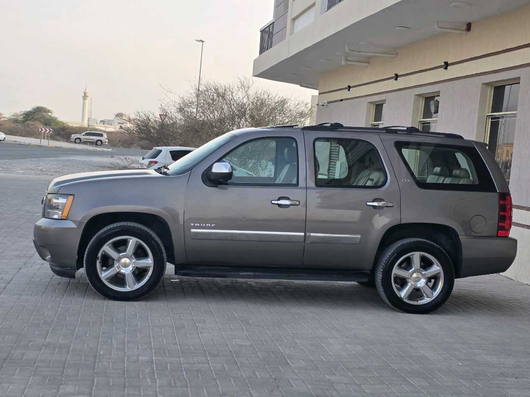 Car Image 2013 CHEVROLET TAHOE 
