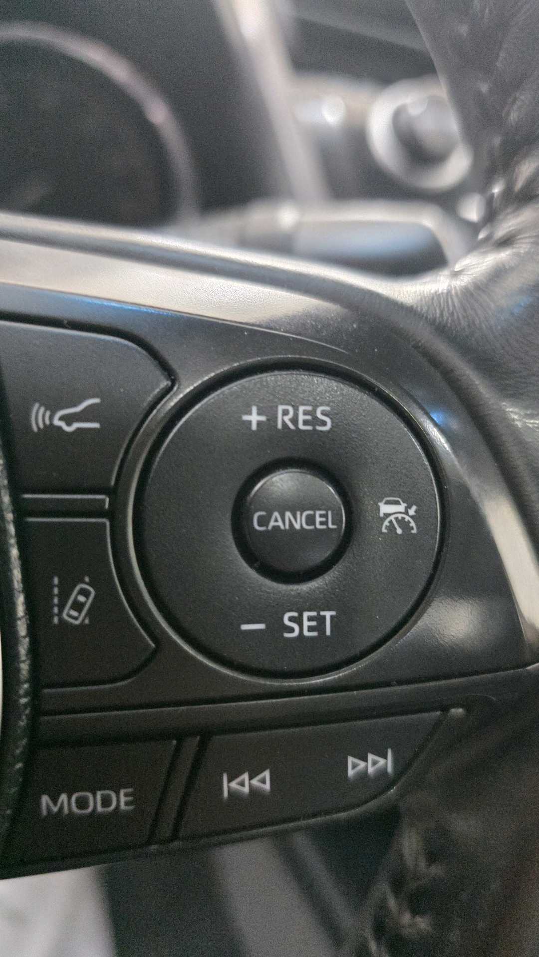 Car Image 2018 TOYOTA CAMRY SE