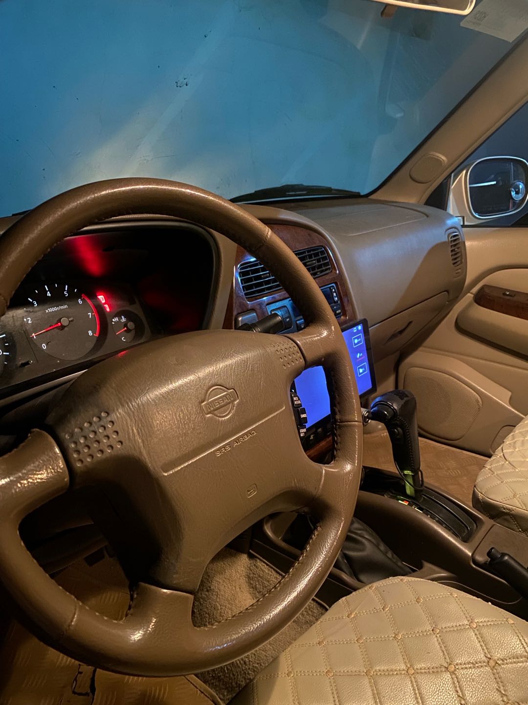 Car Image 1999 NISSAN PATHFINDER LE