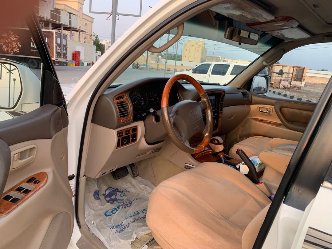 Car Image 1998 TOYOTA LAND CRUISER 