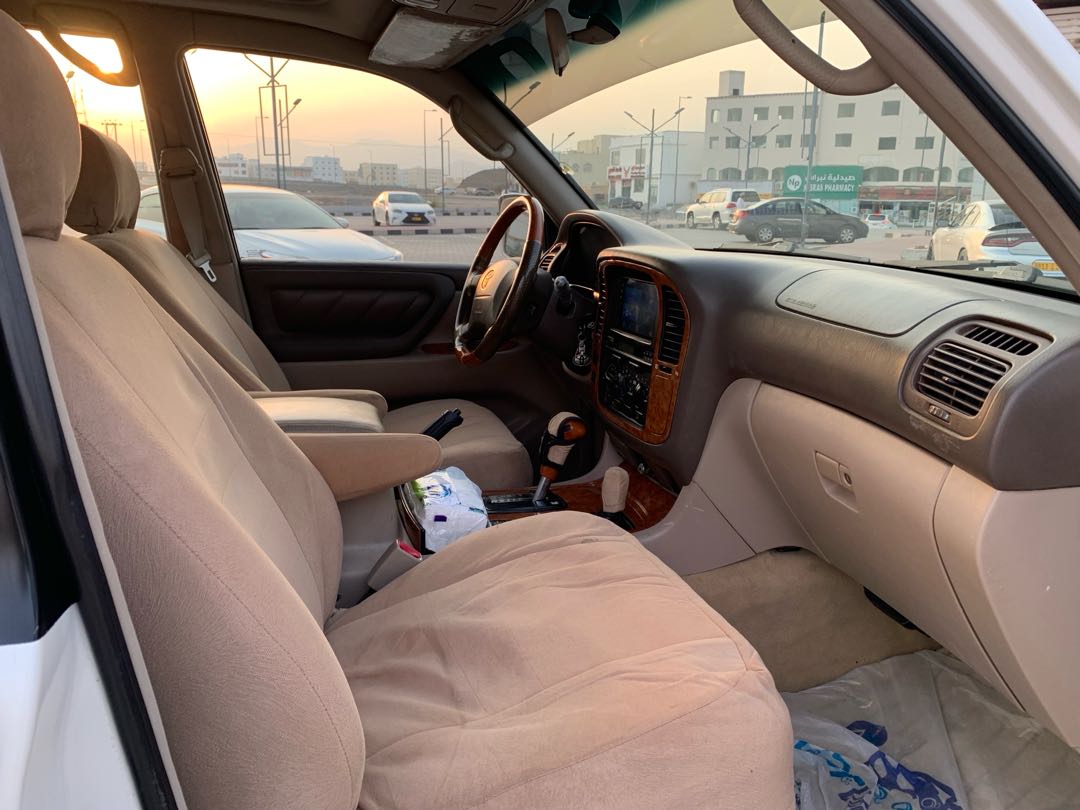 Car Image 1998 TOYOTA LAND CRUISER 