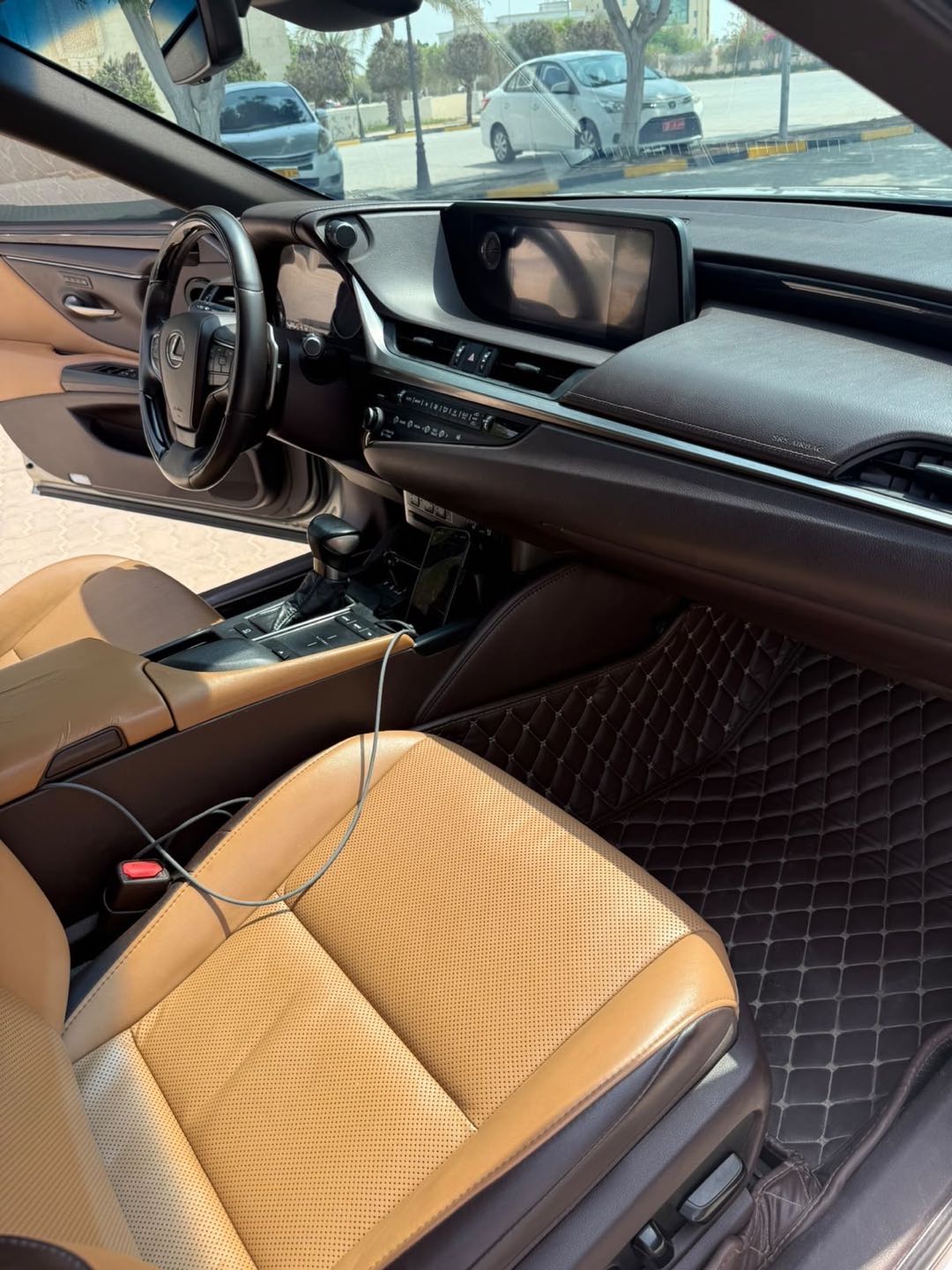 Car Image 2019 LEXUS ES 