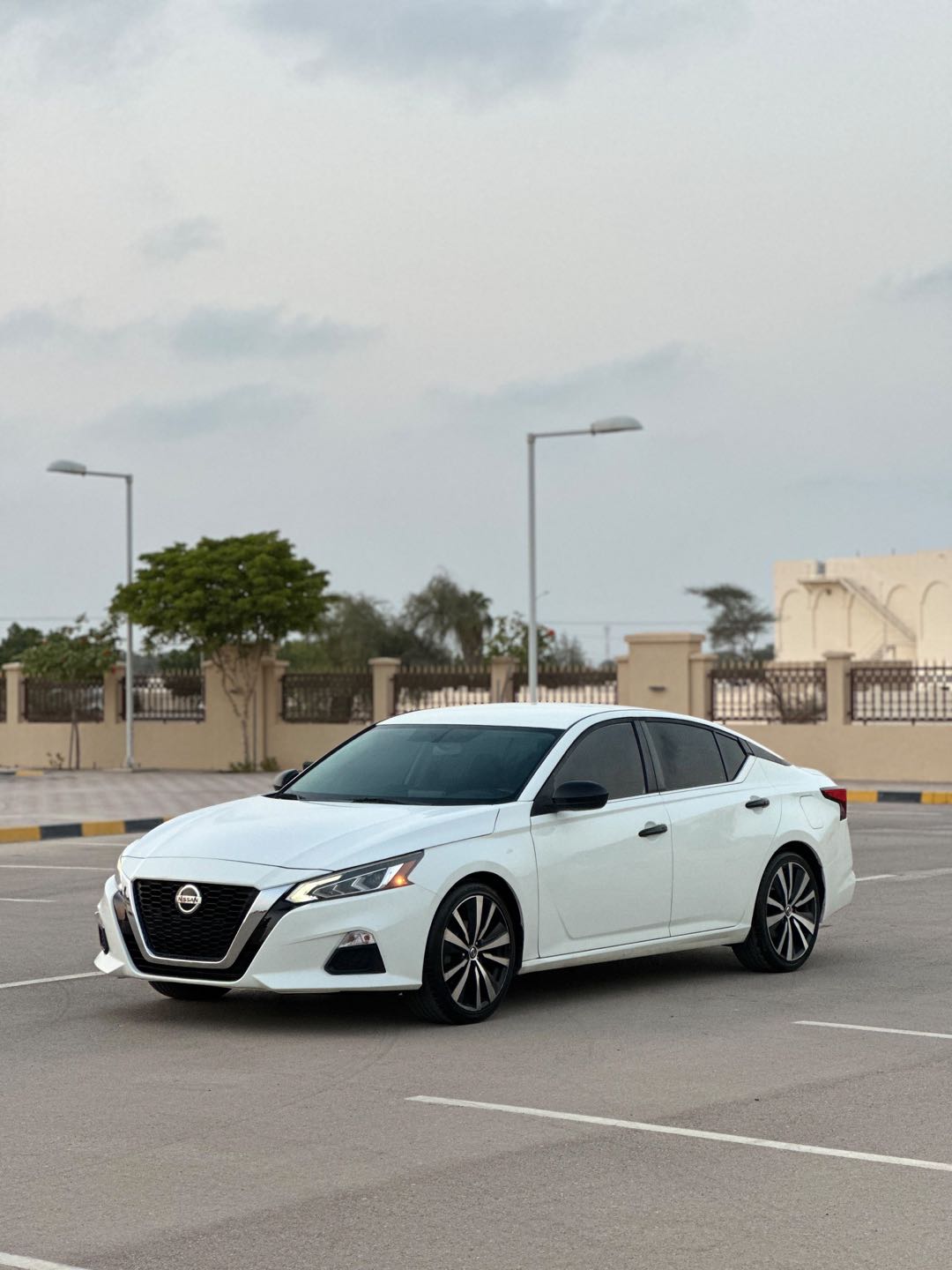Car Image 2019 NISSAN ALTIMA SR