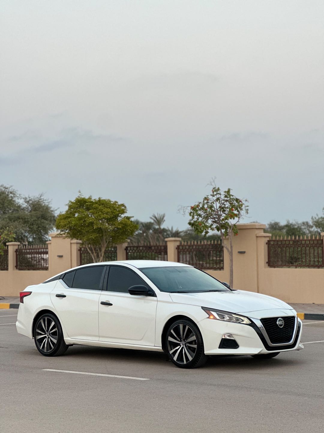 Car Image 2019 NISSAN ALTIMA SR