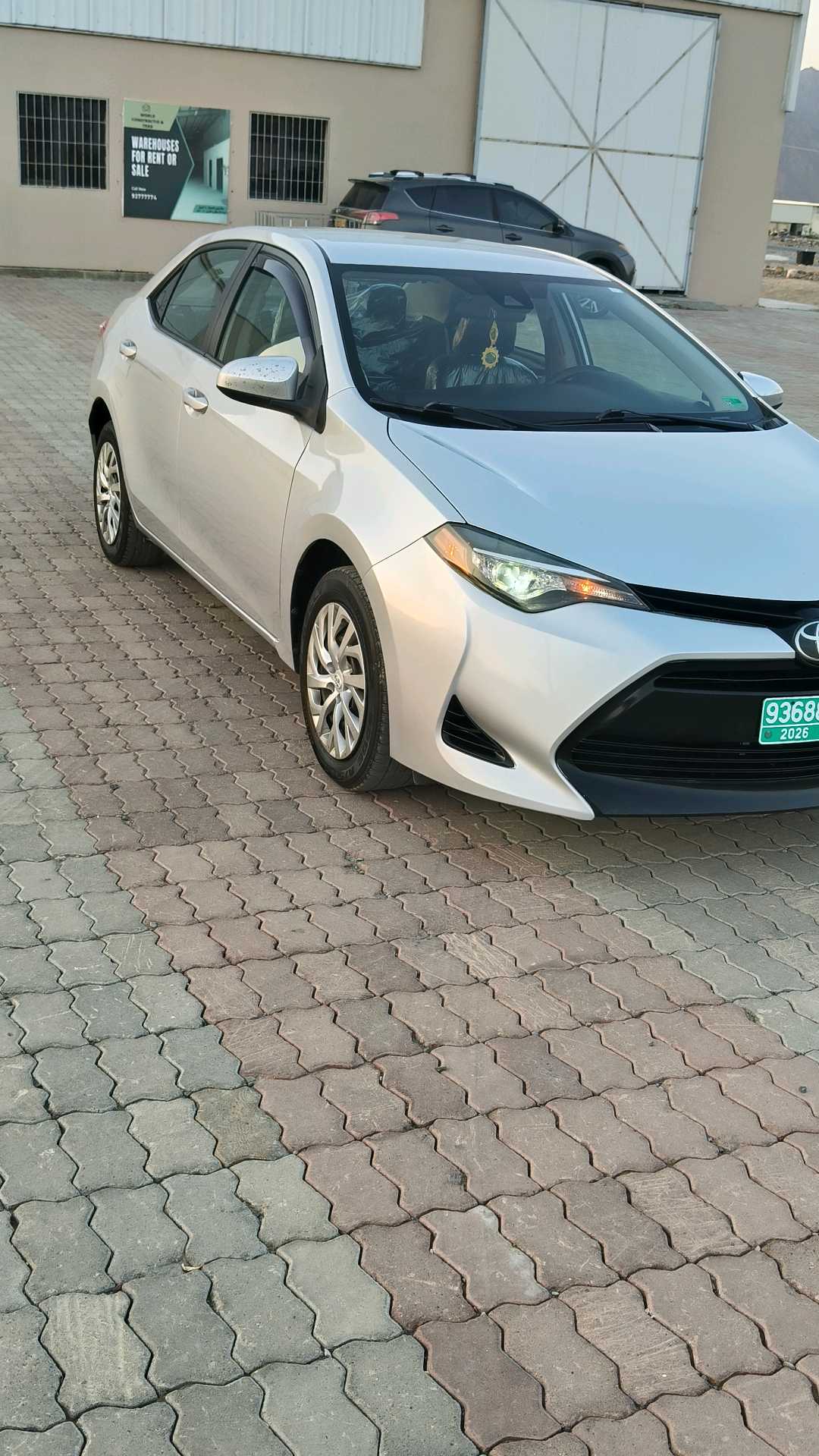 Car Image 2018 TOYOTA COROLLA LE