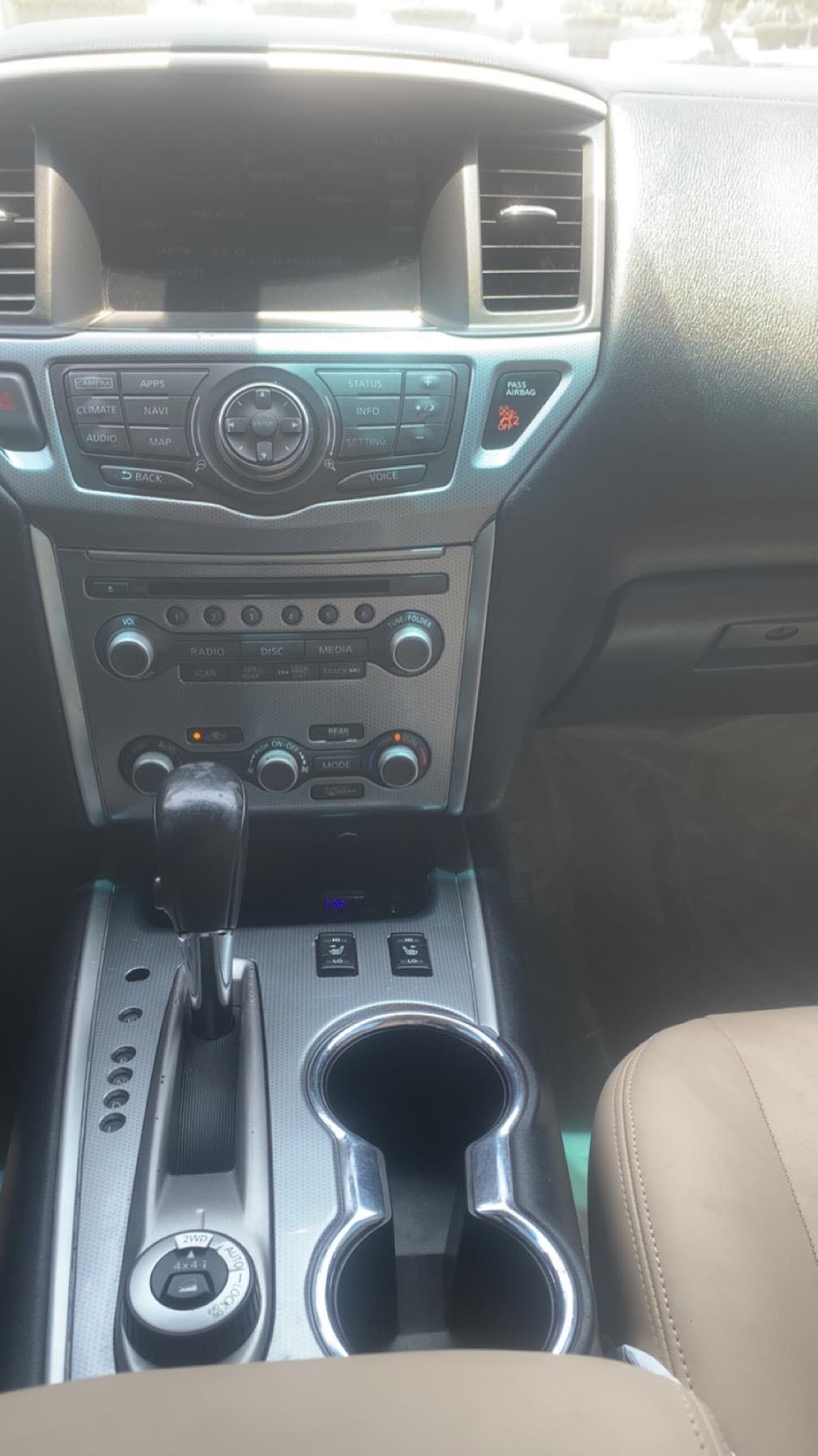 Car Image 2017 NISSAN PATHFINDER SL