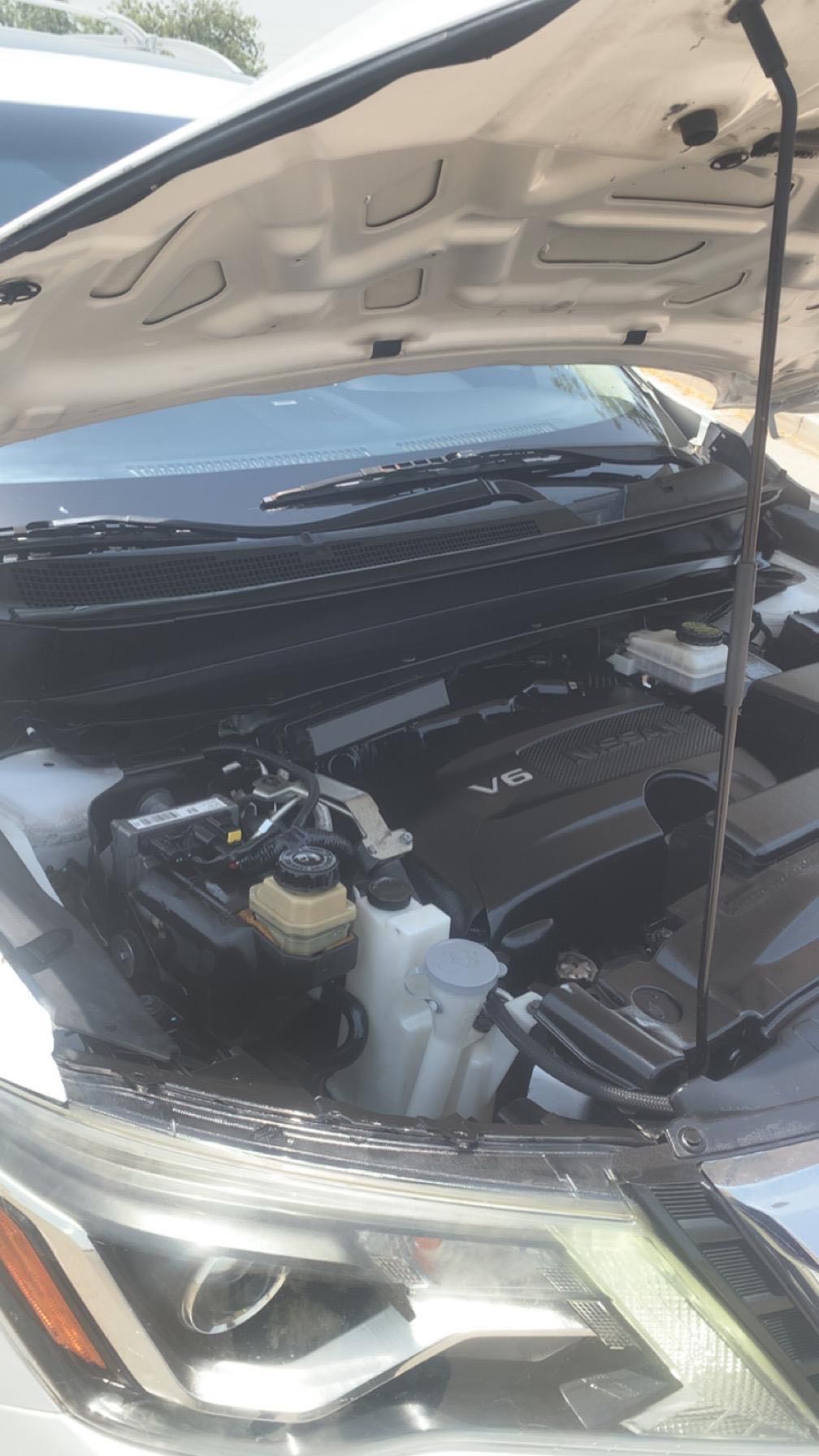 Car Image 2017 NISSAN PATHFINDER SL