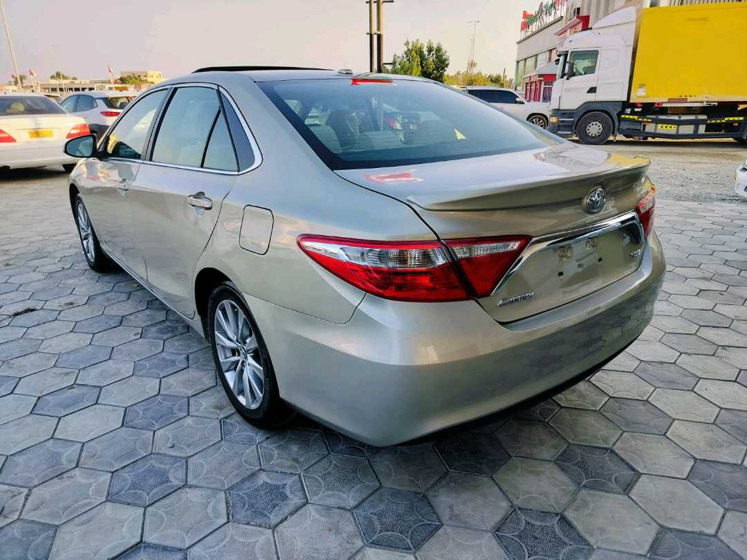 Car Image 2016 TOYOTA CAMRY XLE