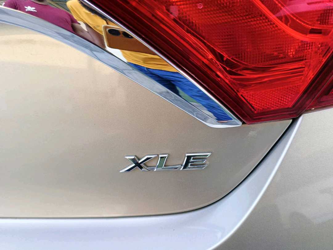Car Image 2016 TOYOTA CAMRY XLE
