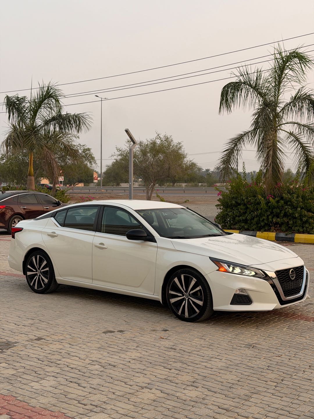 Car Image 2019 NISSAN ALTIMA SR