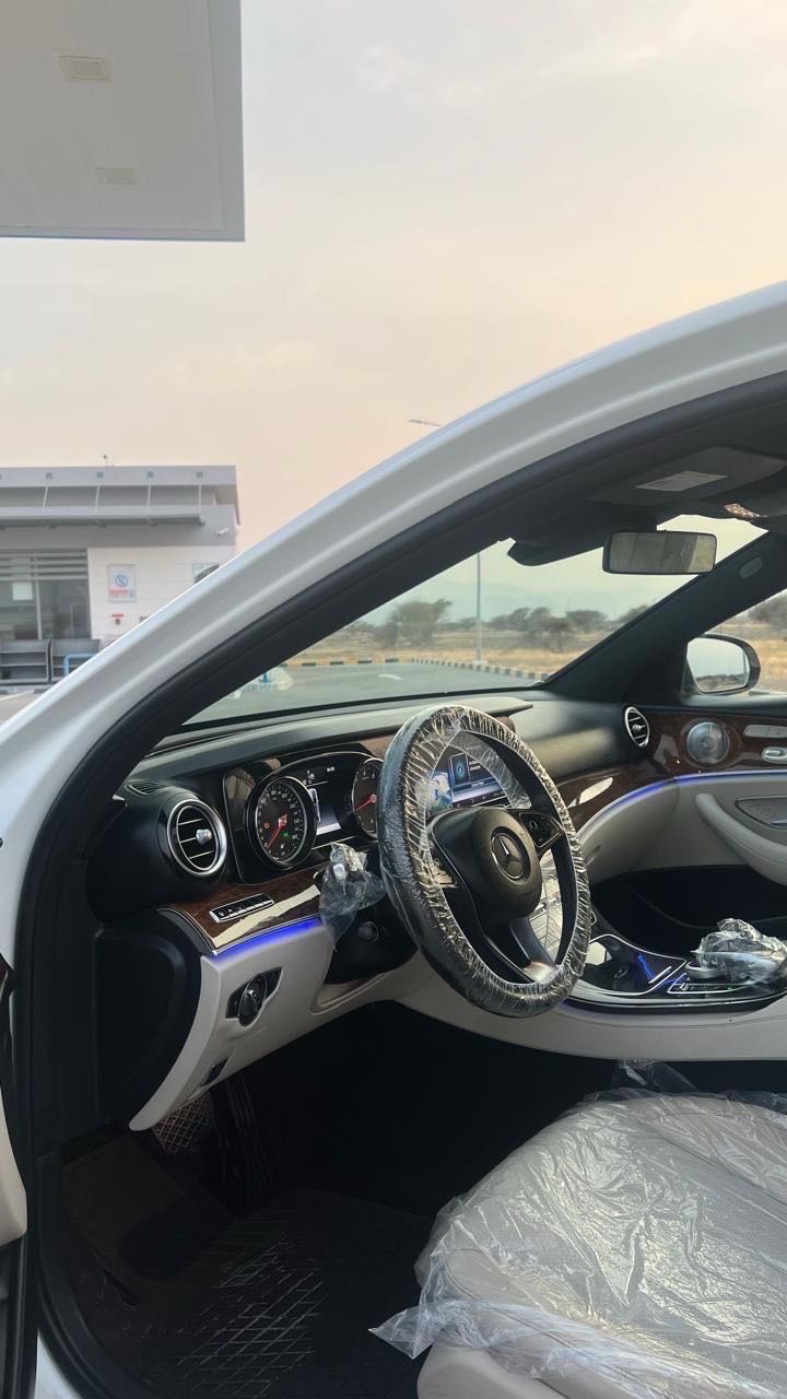 Car Image 2017 MERCEDES E Class 300