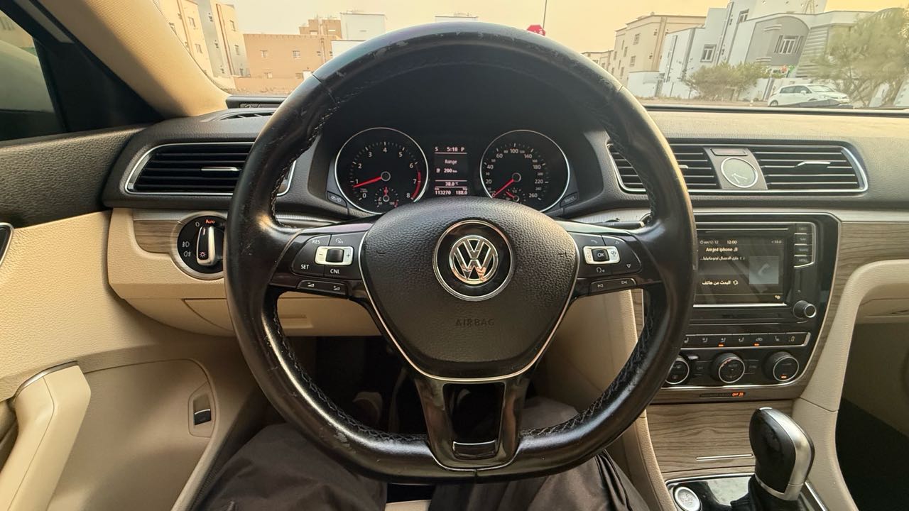 Car Image 2016 VOLKSWAGEN PASSAT R-Line