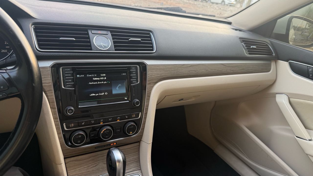 Car Image 2016 VOLKSWAGEN PASSAT R-Line