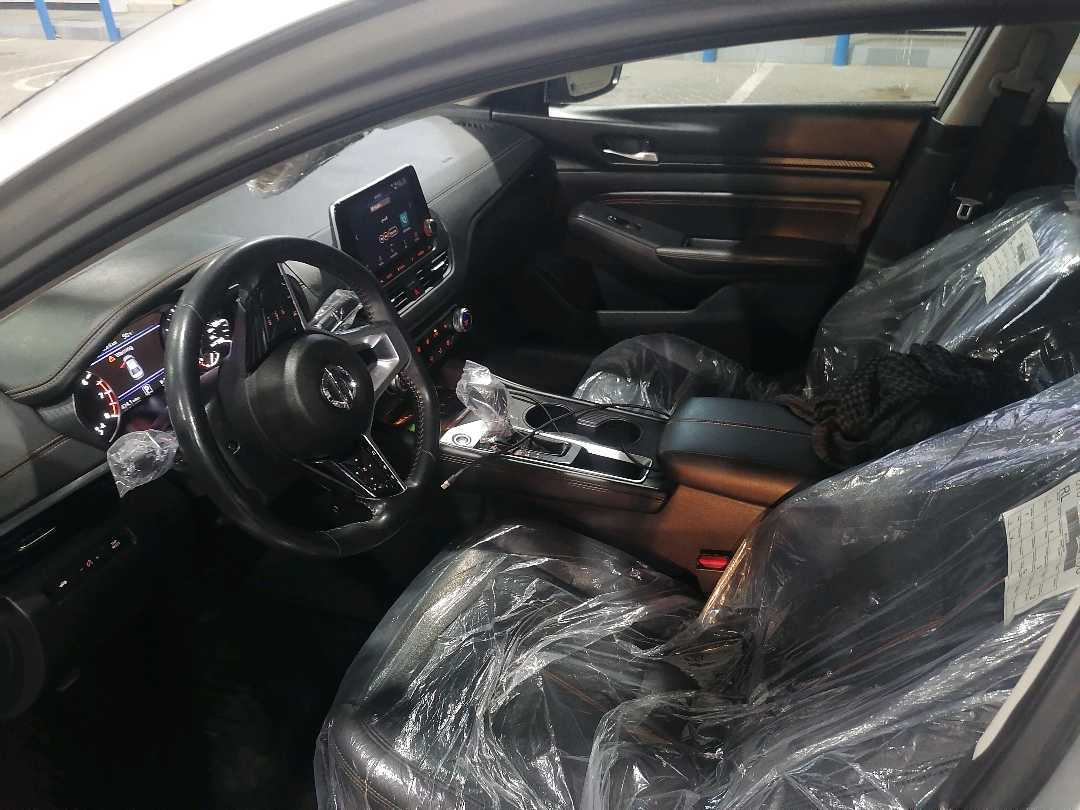 Car Image 2021 NISSAN ALTIMA SR
