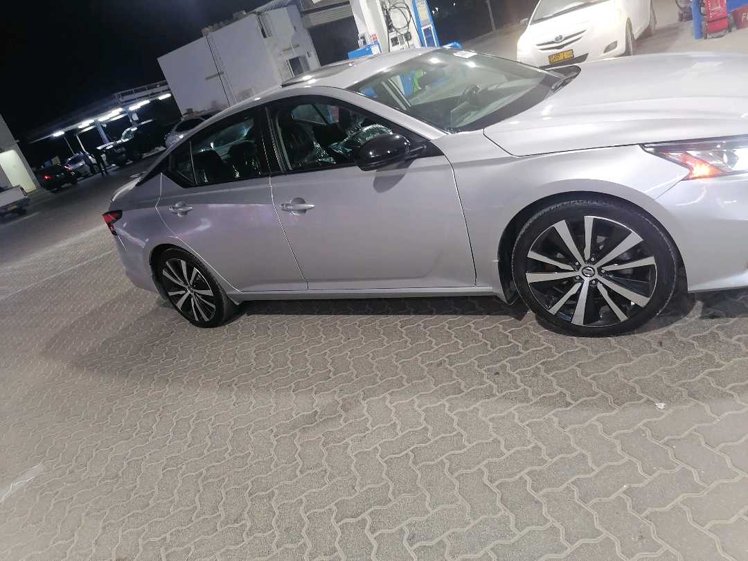 Car Image 2021 NISSAN ALTIMA SR