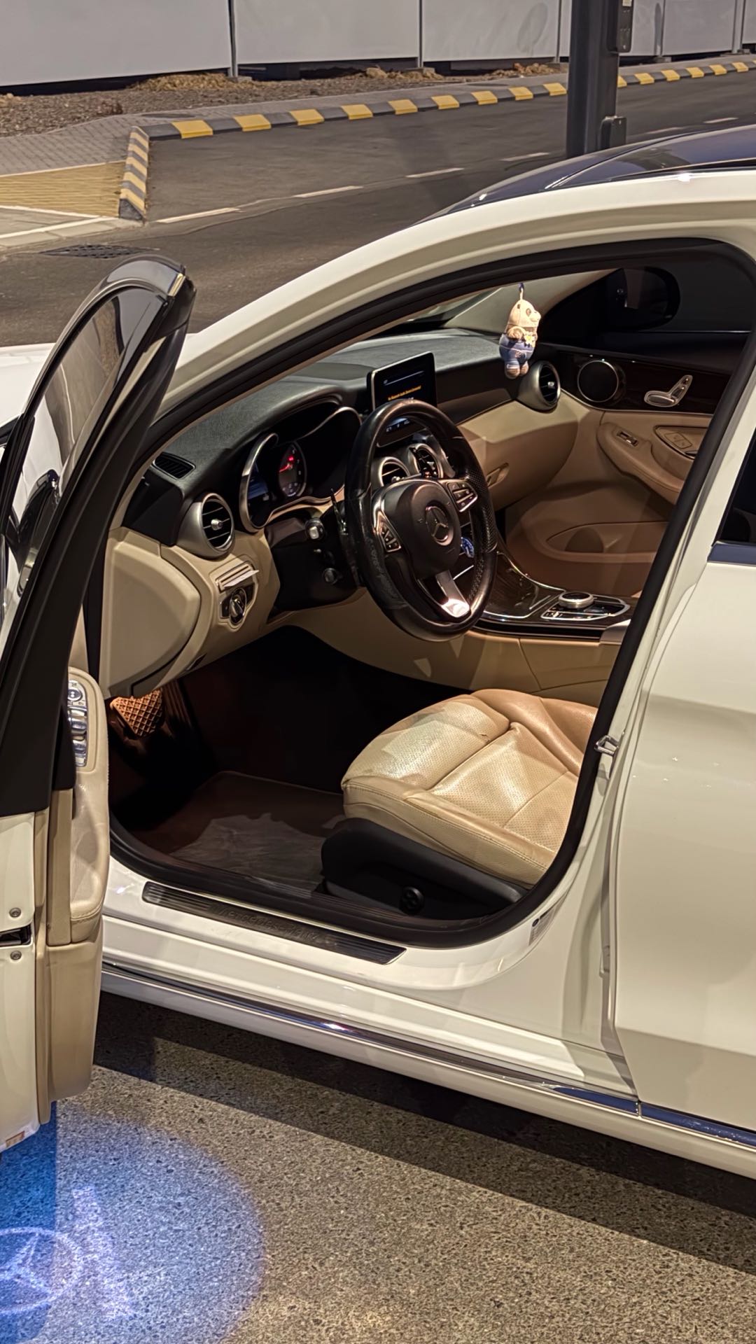 Car Image 2017 MERCEDES C Class 300