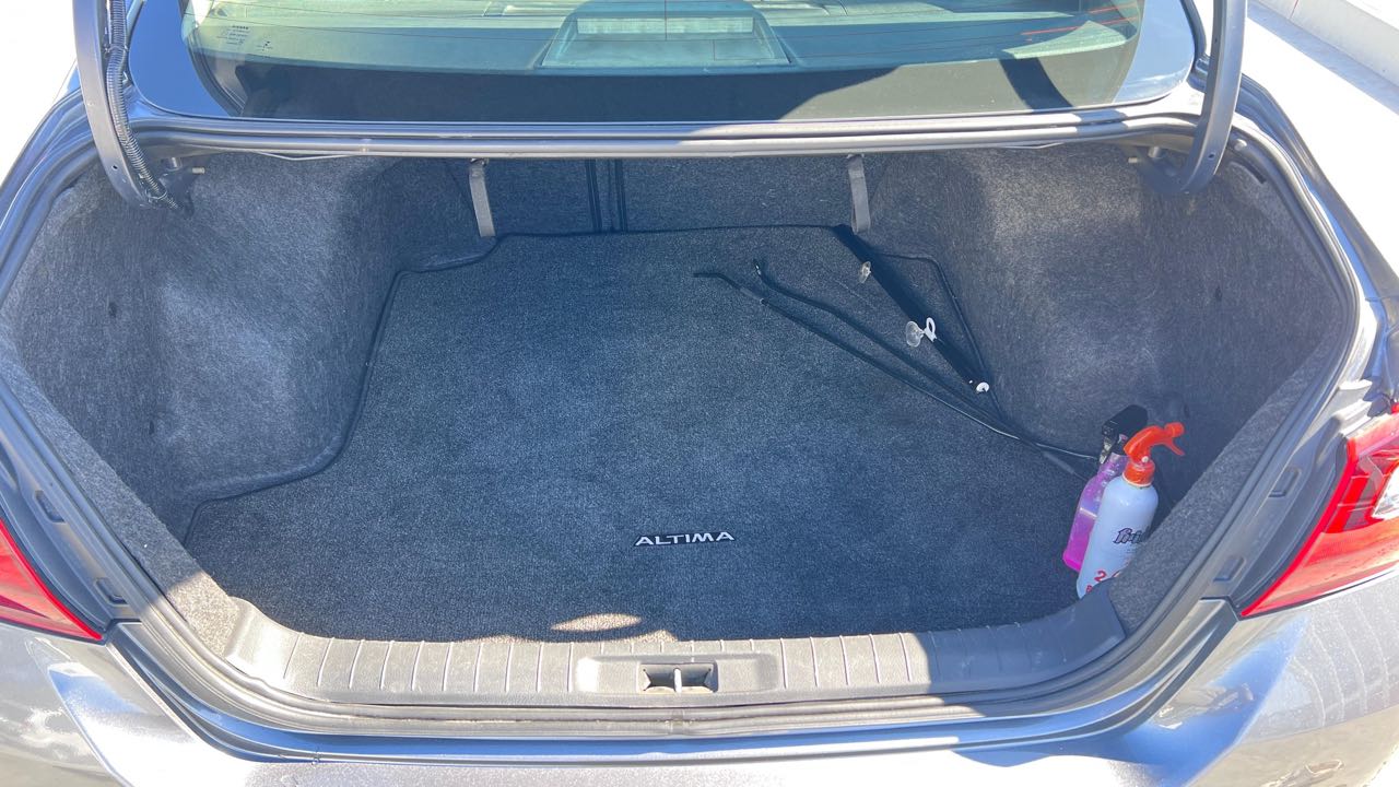 Car Image 2018 NISSAN ALTIMA SR