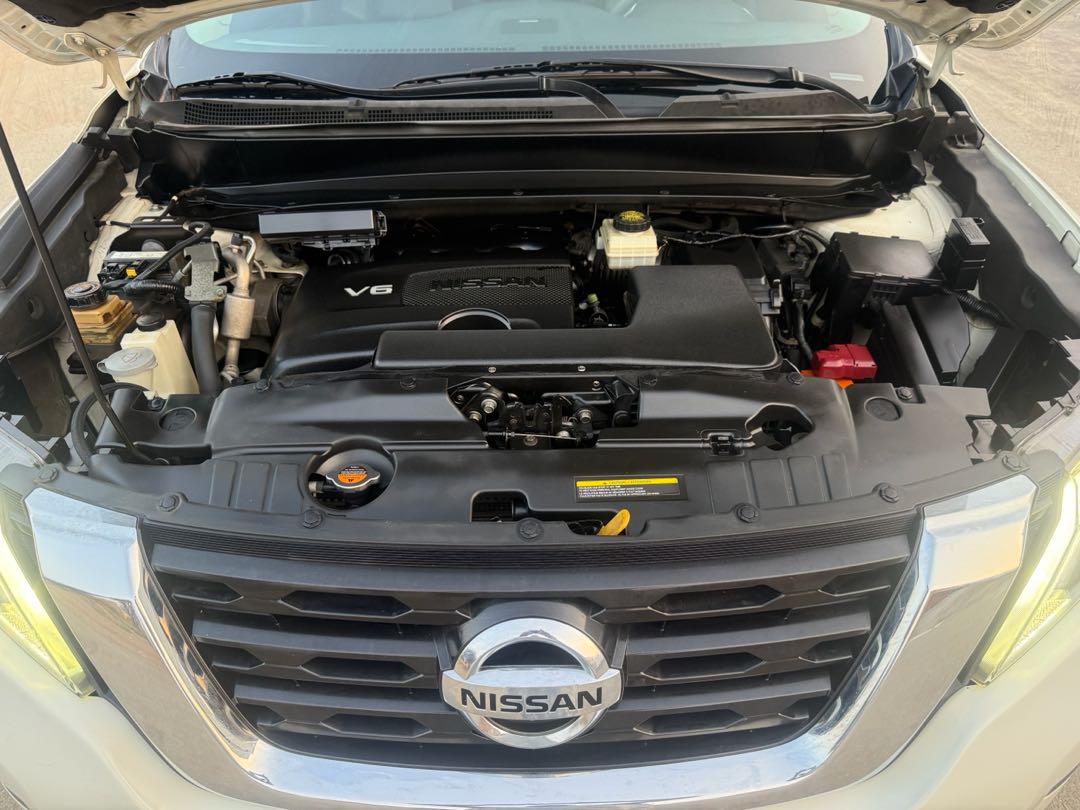 Car Image 2017 NISSAN PATHFINDER SL