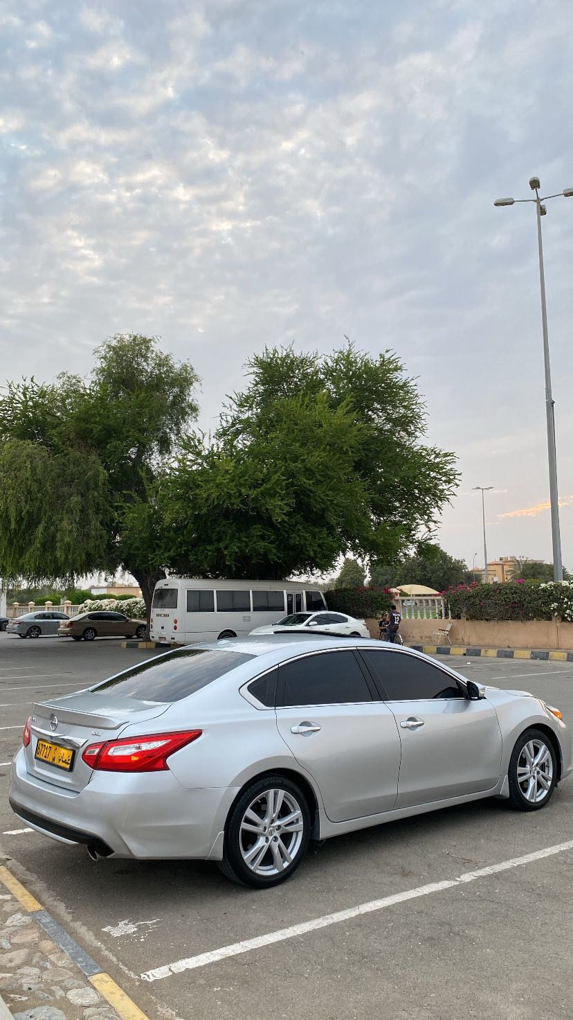Car Image 2017 NISSAN ALTIMA SL