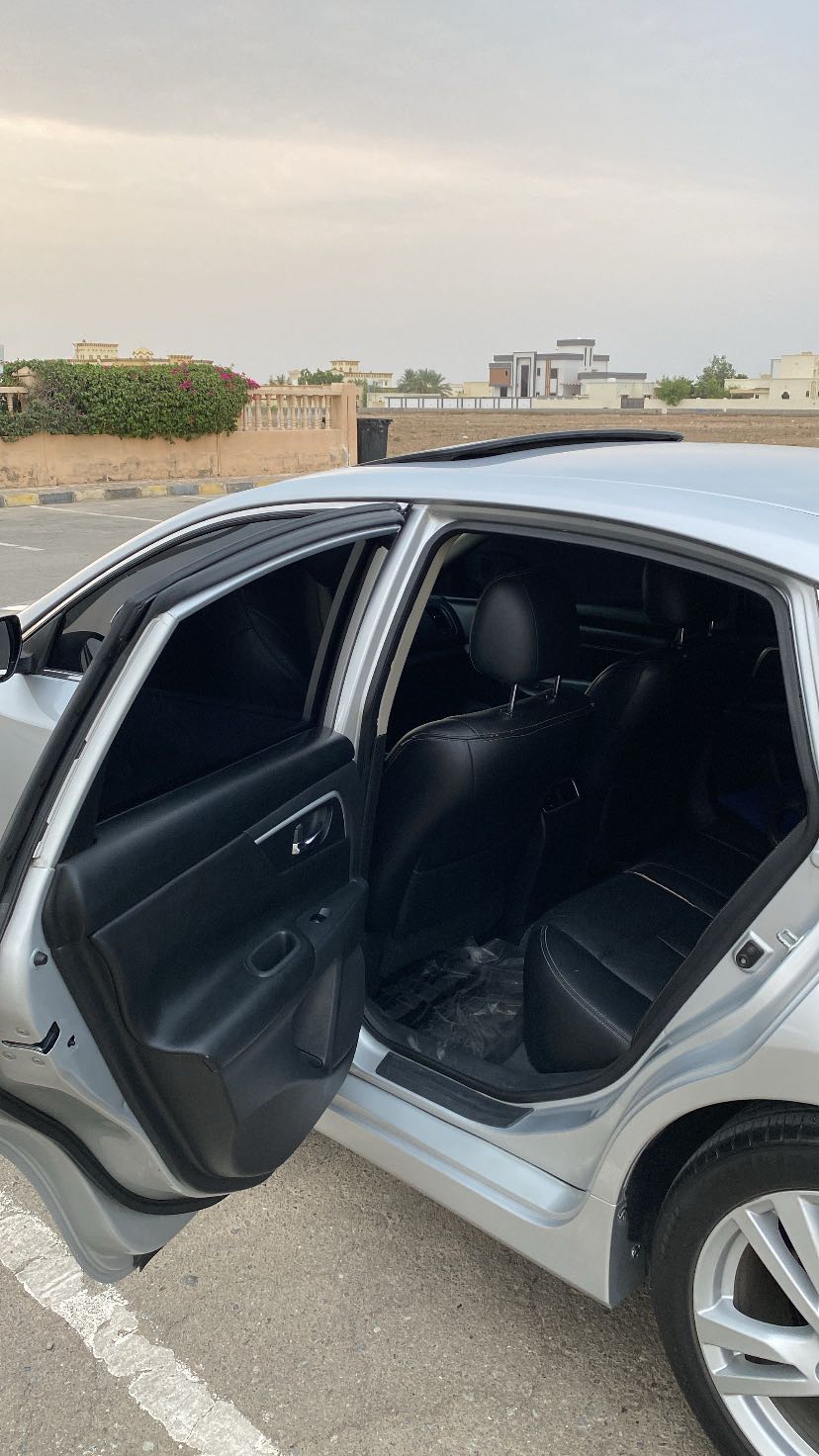 Car Image 2017 NISSAN ALTIMA SL