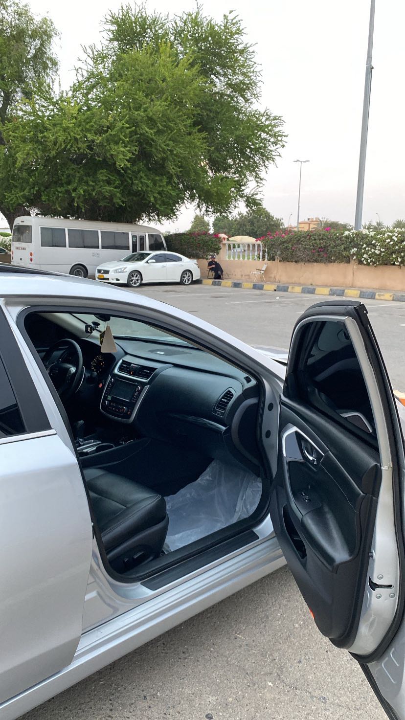 Car Image 2017 NISSAN ALTIMA SL
