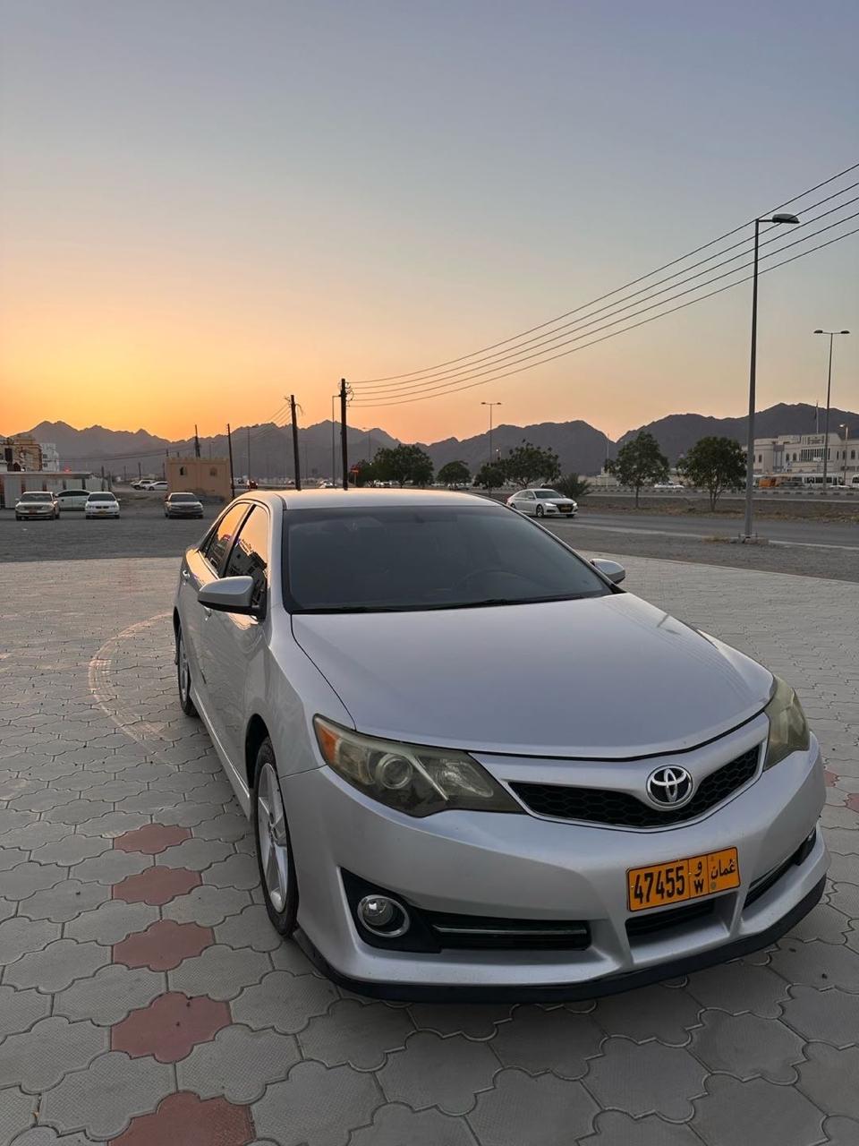 Car Image 2014 TOYOTA CAMRY SE