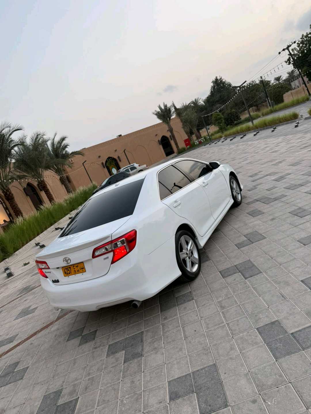 Car Image 2013 TOYOTA CAMRY SE