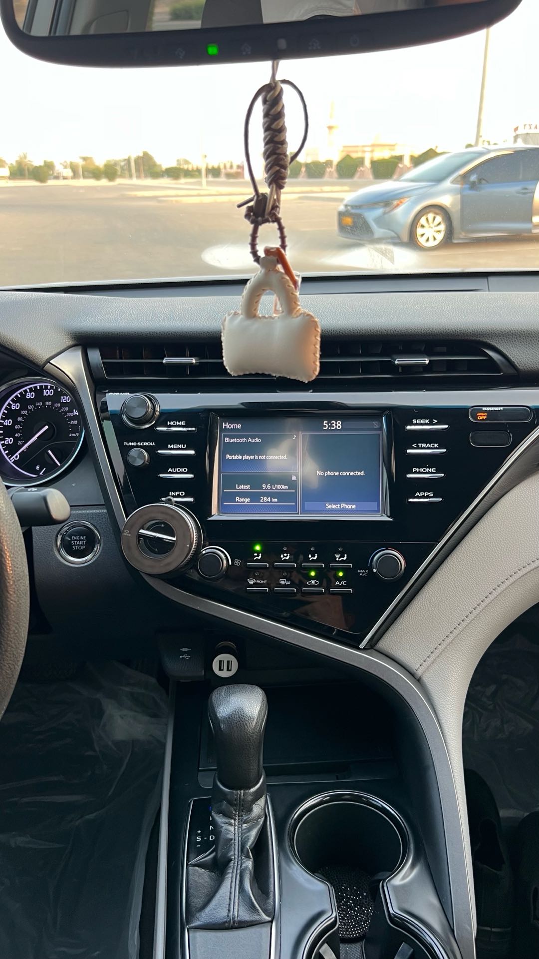Car Image 2018 TOYOTA CAMRY LE