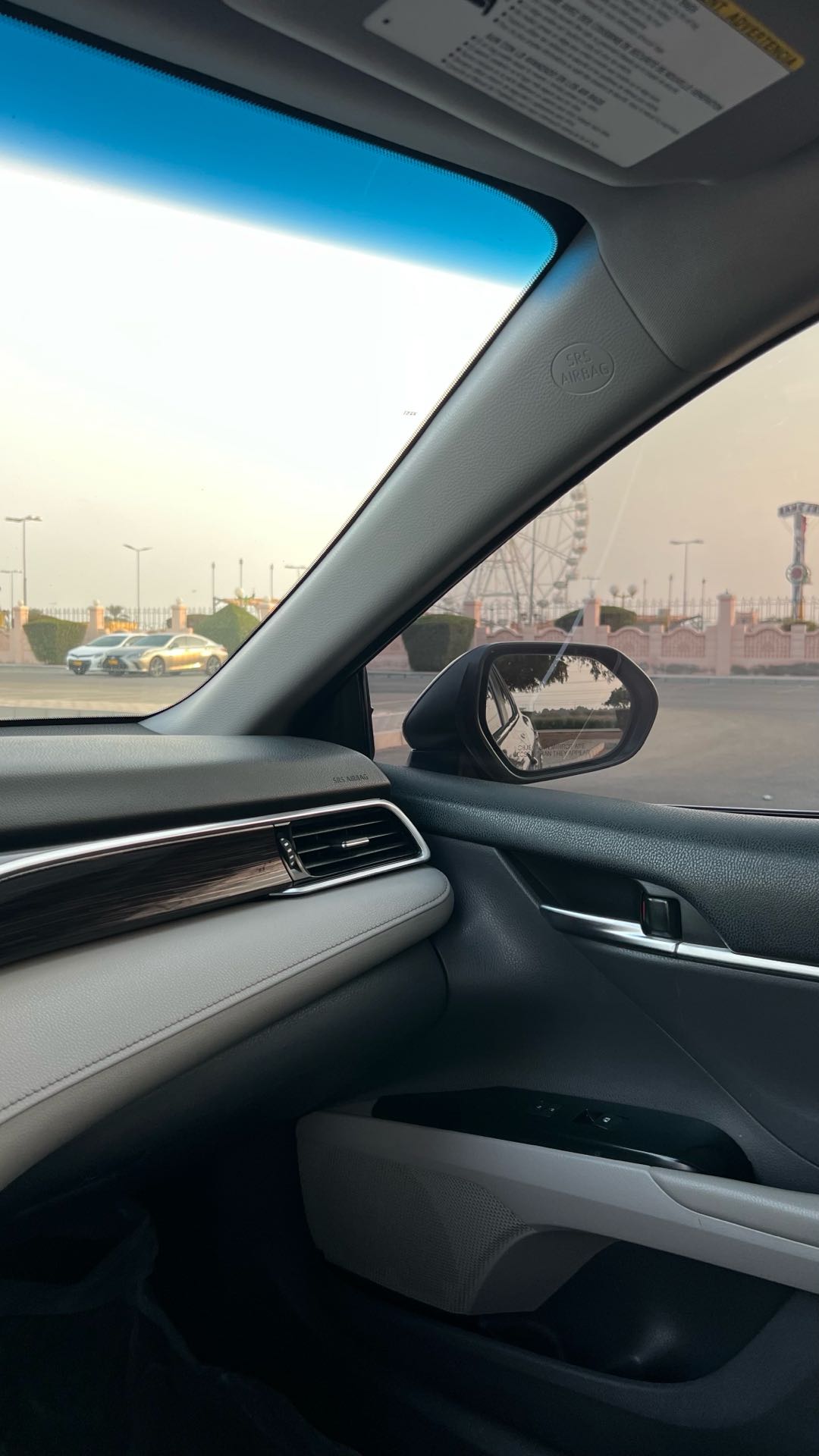 Car Image 2018 TOYOTA CAMRY LE